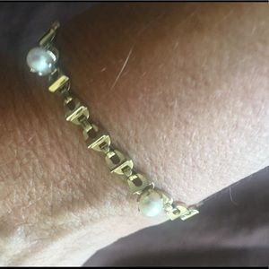 Pearl and gold bracelet